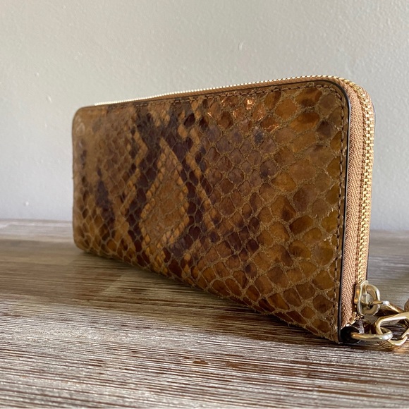 Michael Kors Zip Wallet - Picture 3 of 6